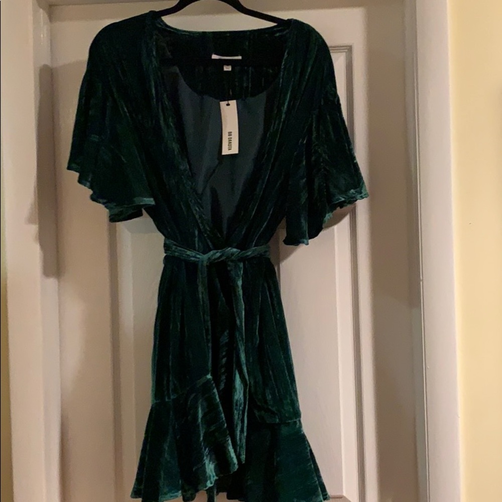 BB Dakota green velvet wrap dress-NWT- Size M